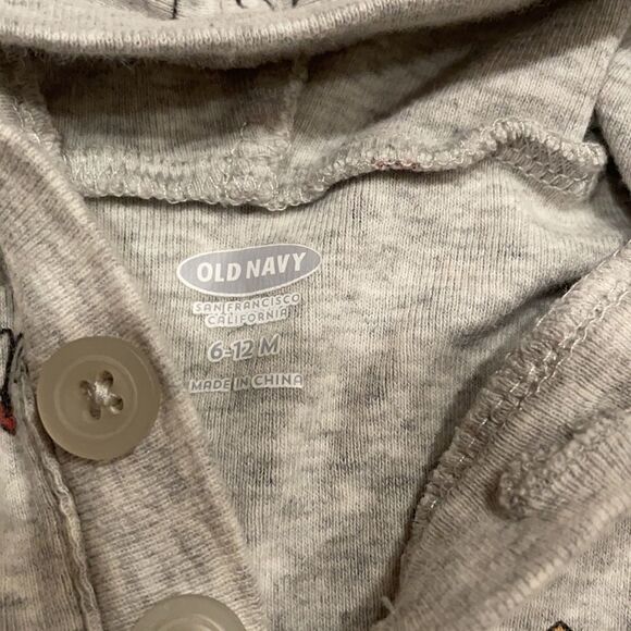 OLD NAVY - 6-12 m one piece with hoodie - Picture 6 of 7